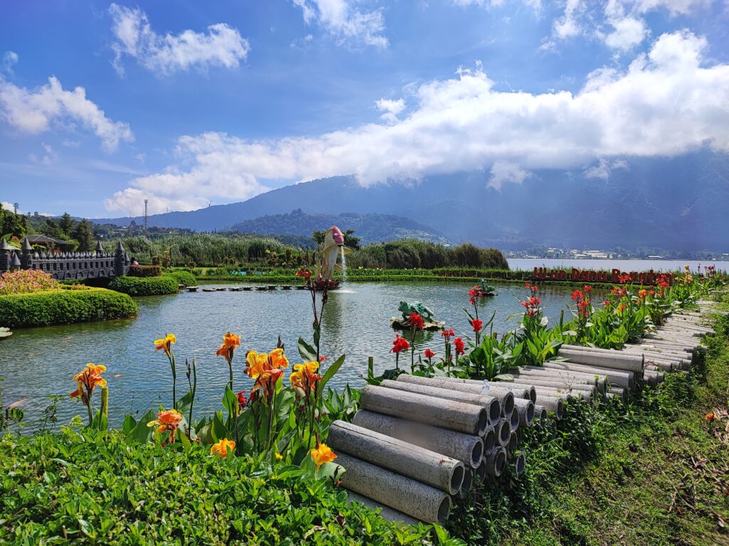 Bali - 14 Adventurous days on the Island of the Gods with breathtaking views 43 Ulun Danu Beratan