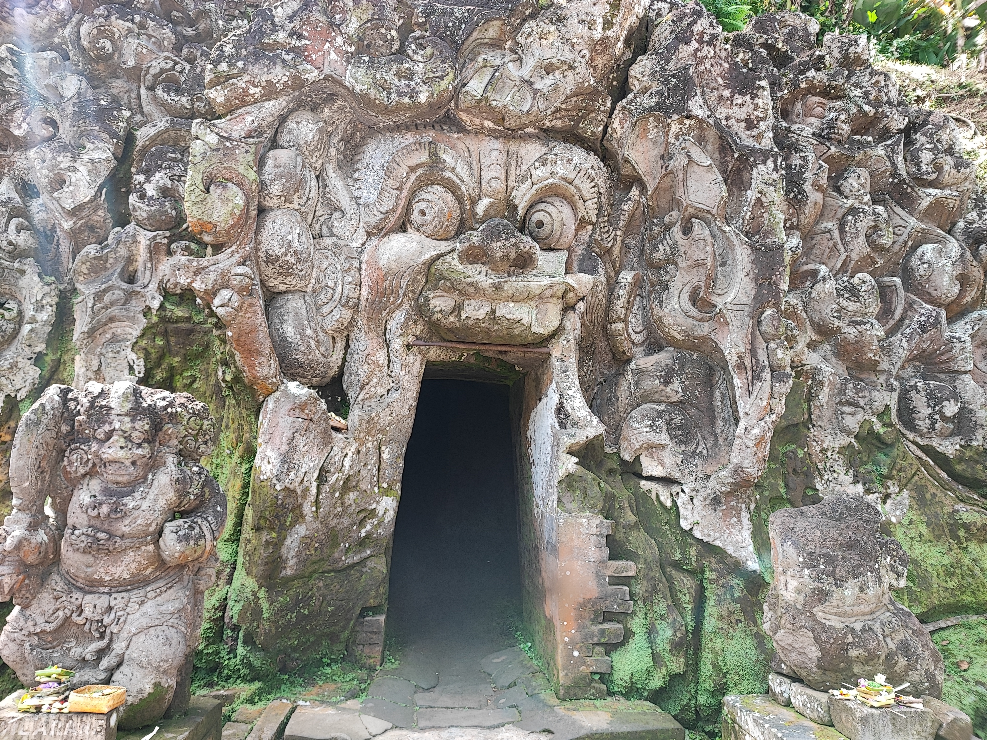 Bali - 14 Adventurous days on the Island of the Gods with breathtaking views 35 Entrance to elephant cave