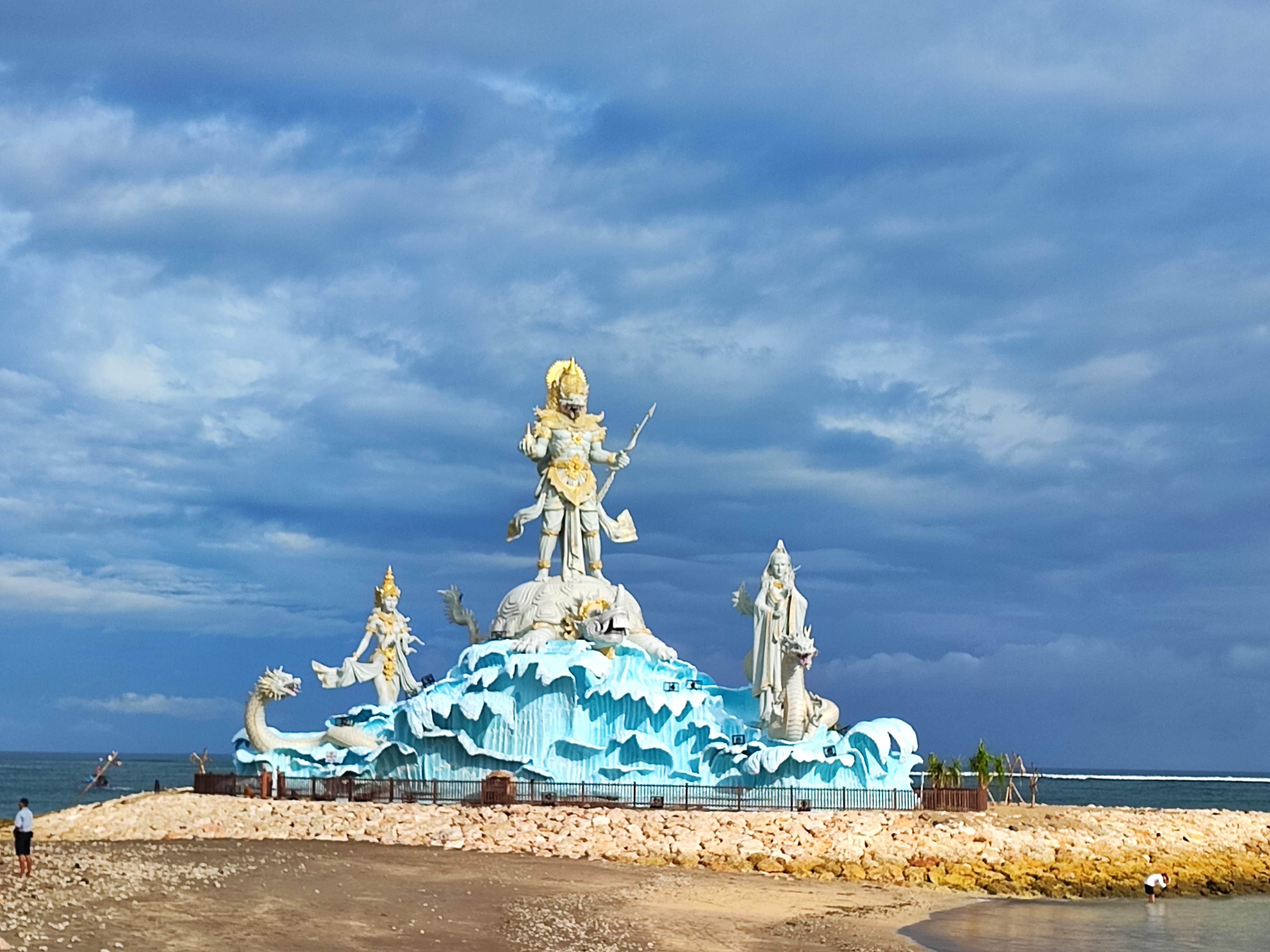 Bali - 14 Adventurous days on the Island of the Gods with breathtaking views 2 Beach adjoining holiday Inn