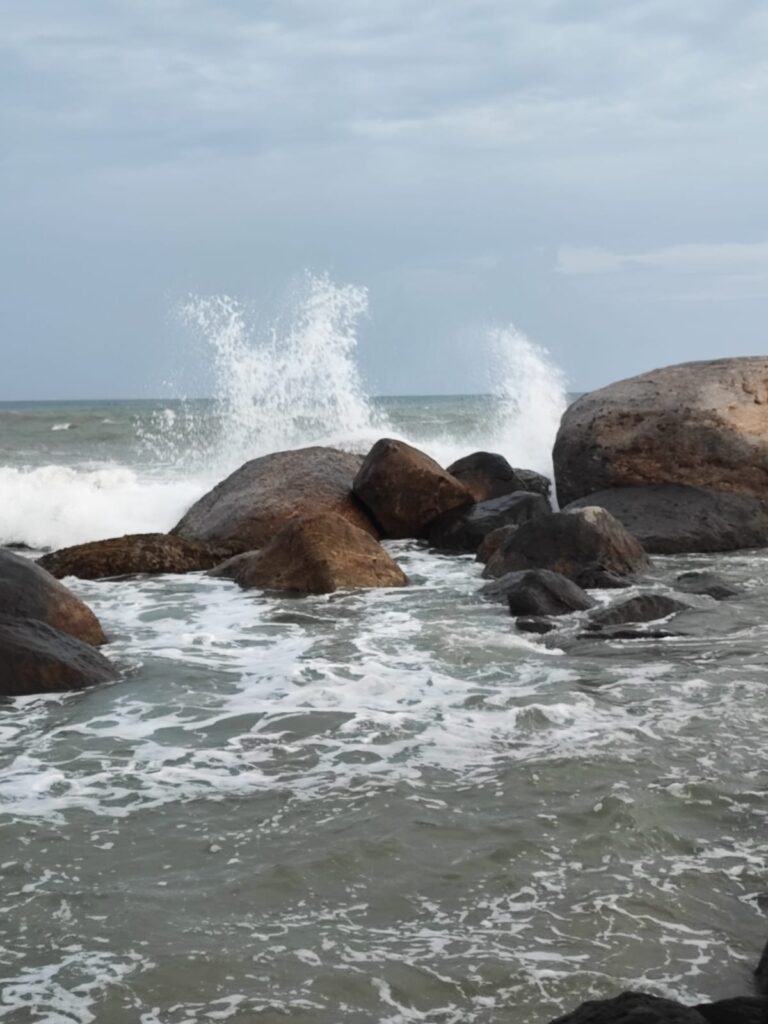 kanyakumari waves